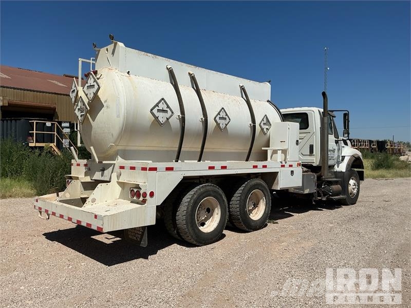 International 7400 2000 gal 6x4 Kill Truck Processing Equipment