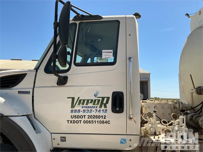 International 7400 2000 gal 6x4 Kill Truck Processing Equipment