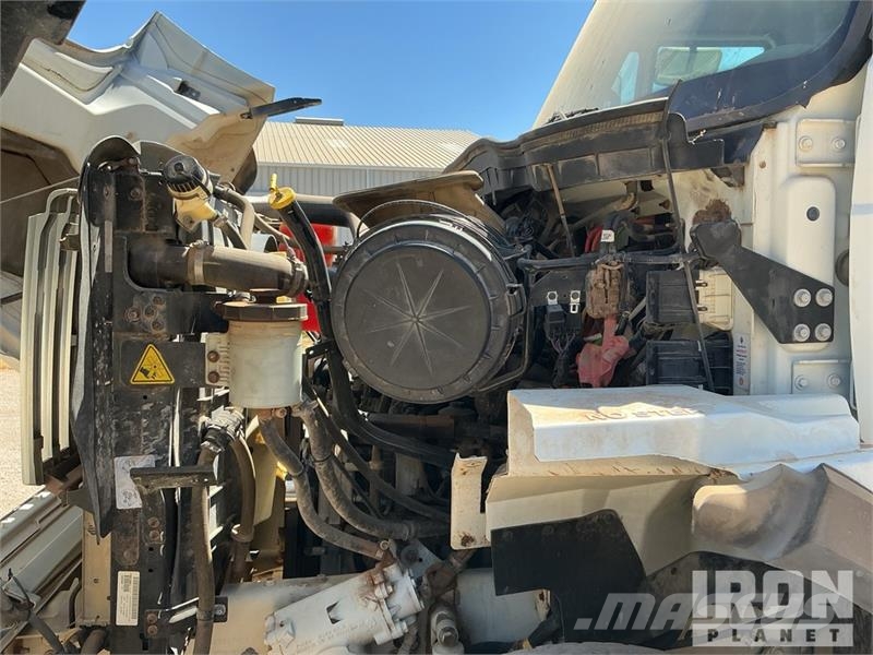 International 7400 2000 gal 6x4 Kill Truck Processing Equipment