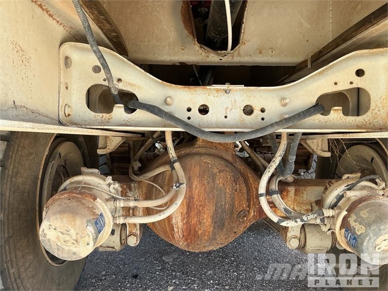 International 7400 2000 gal 6x4 Kill Truck Processing Equipment