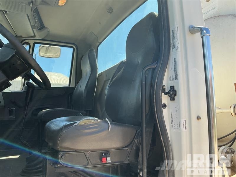 International 7400 2000 gal 6x4 Kill Truck Processing Equipment