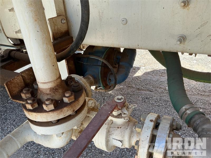 International 7400 2000 gal 6x4 Kill Truck Processing Equipment