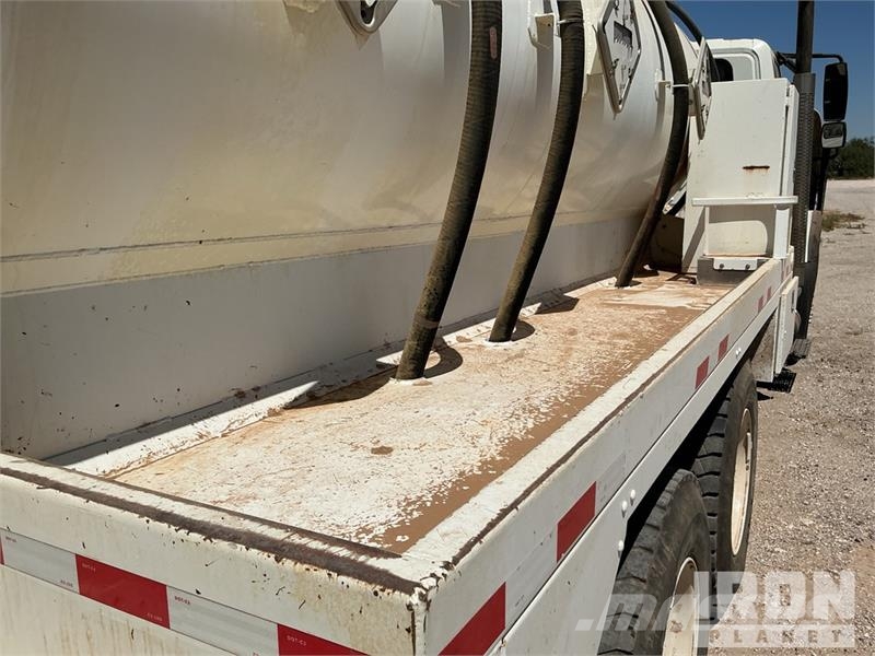 International 7400 2000 gal 6x4 Kill Truck Processing Equipment