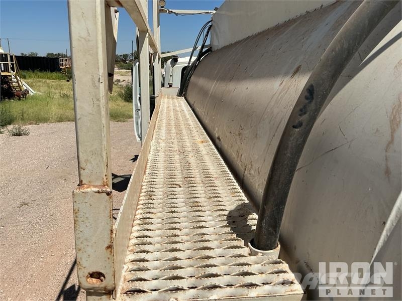 International 7400 2000 gal 6x4 Kill Truck Processing Equipment