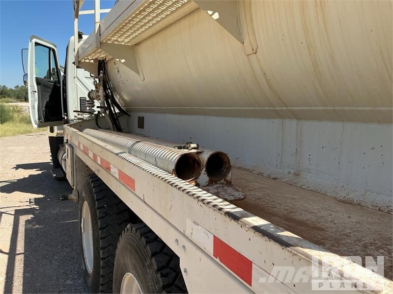 International 7400 2000 gal 6x4 Kill Truck Processing Equipment