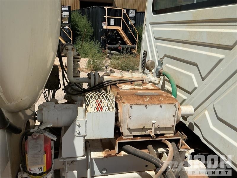 International 7400 2000 gal 6x4 Kill Truck Processing Equipment