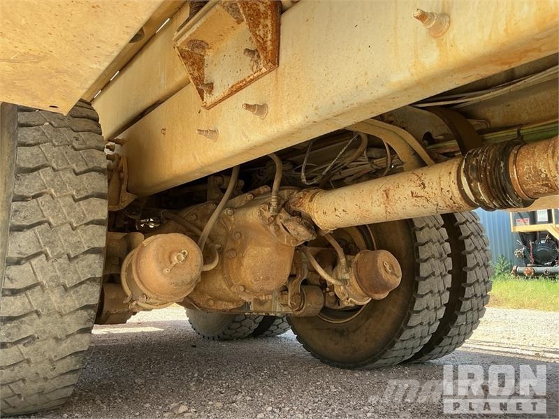 International 7400 2000 gal 6x4 Kill Truck Processing Equipment