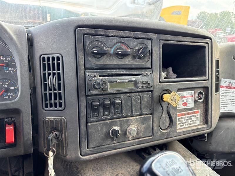 International 7600 Saug- und Druckwagen