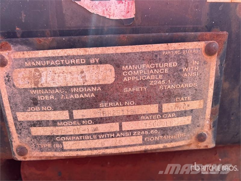 International 7600 Skip bin truck