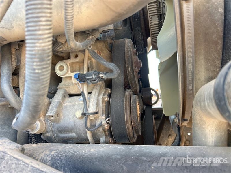 International 7600 Plošinové nákladné automobily/nákladné automobily so sklápacími bočnicami