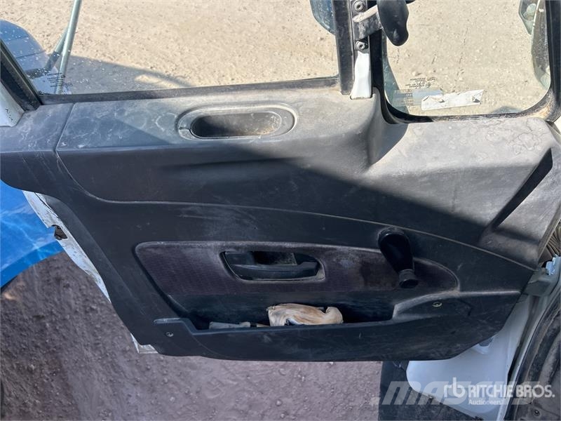 International 7600 Plošinové nákladné automobily/nákladné automobily so sklápacími bočnicami