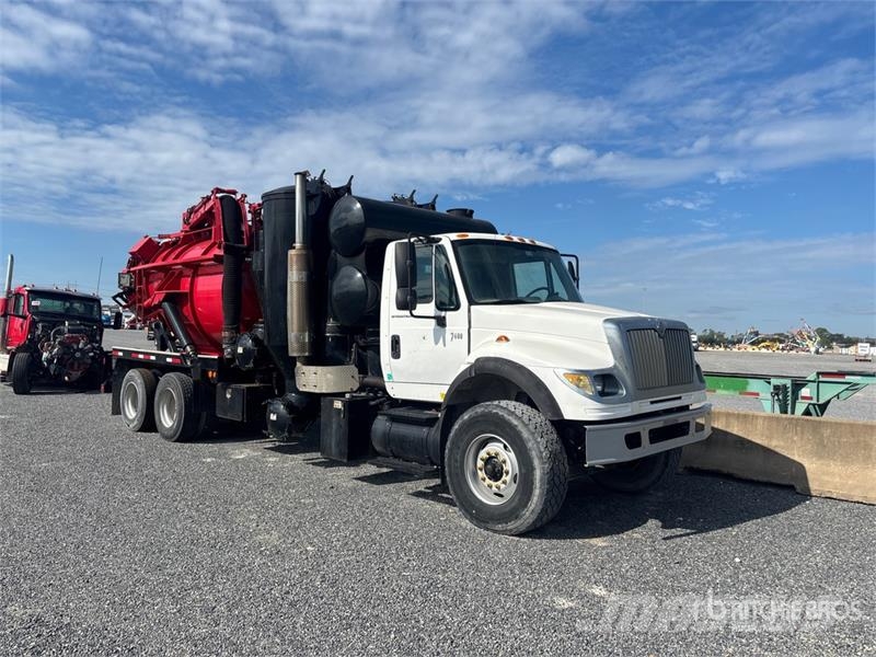 International 7600 شاحنات مزدوجة / خلخلة