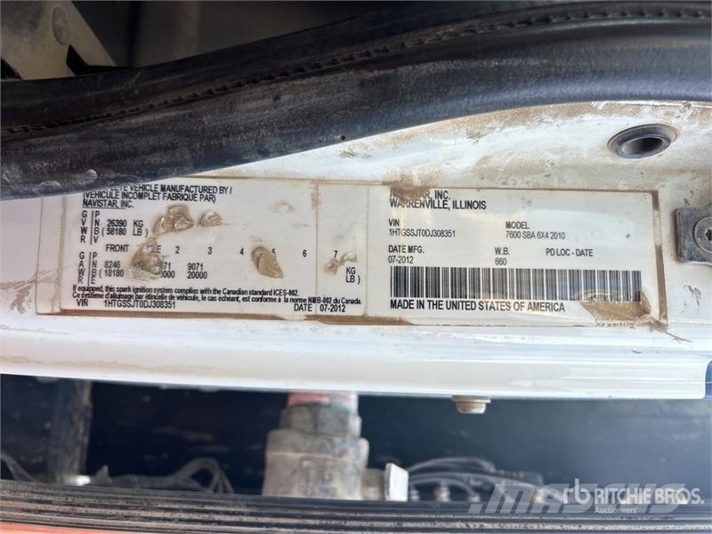 International 7600 Plošinové nákladné automobily/nákladné automobily so sklápacími bočnicami