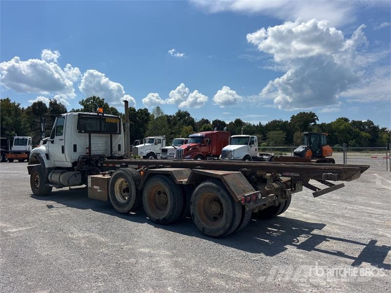 International 7600 Skip bin truck