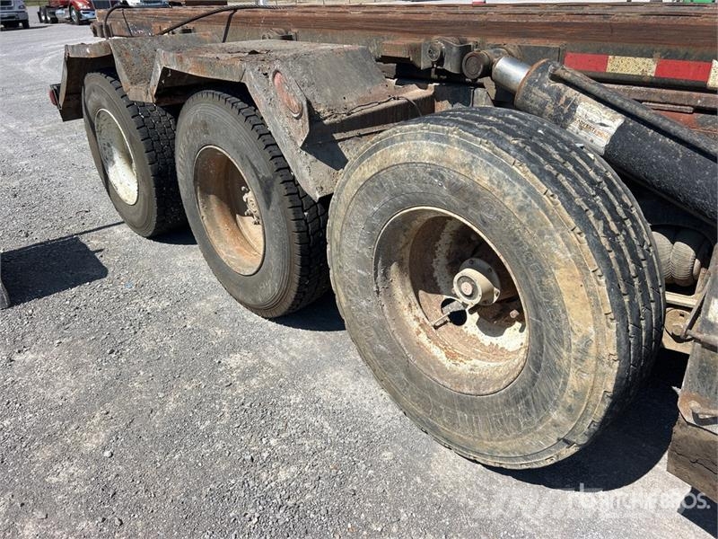 International 7600 Skip bin truck