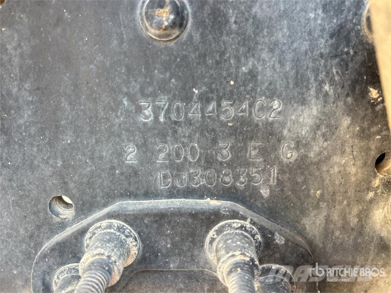International 7600 Plošinové nákladné automobily/nákladné automobily so sklápacími bočnicami