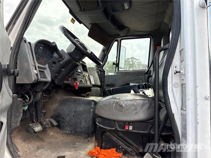 International 7600 Saug- und Druckwagen