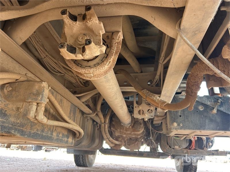 International 7600 Plošinové nákladné automobily/nákladné automobily so sklápacími bočnicami