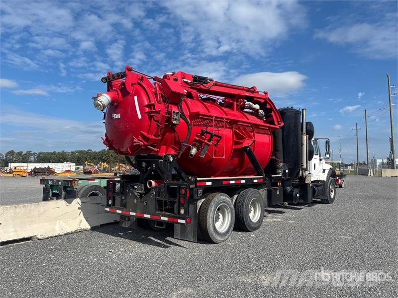 International 7600 شاحنات مزدوجة / خلخلة