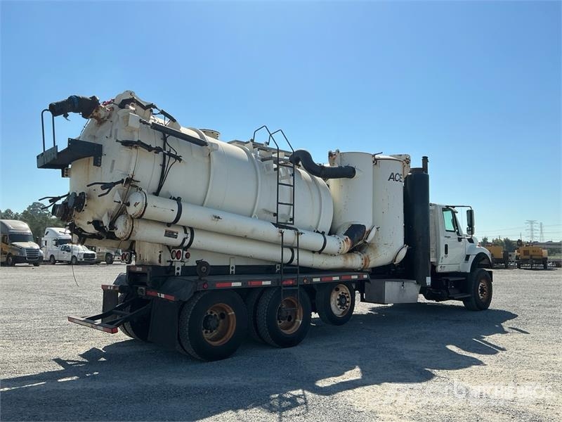 International 7600 Camion autospurgo