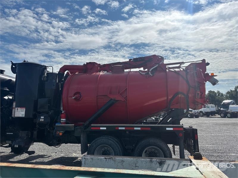 International 7600 شاحنات مزدوجة / خلخلة