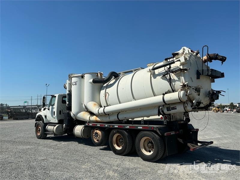 International 7600 Camion autospurgo