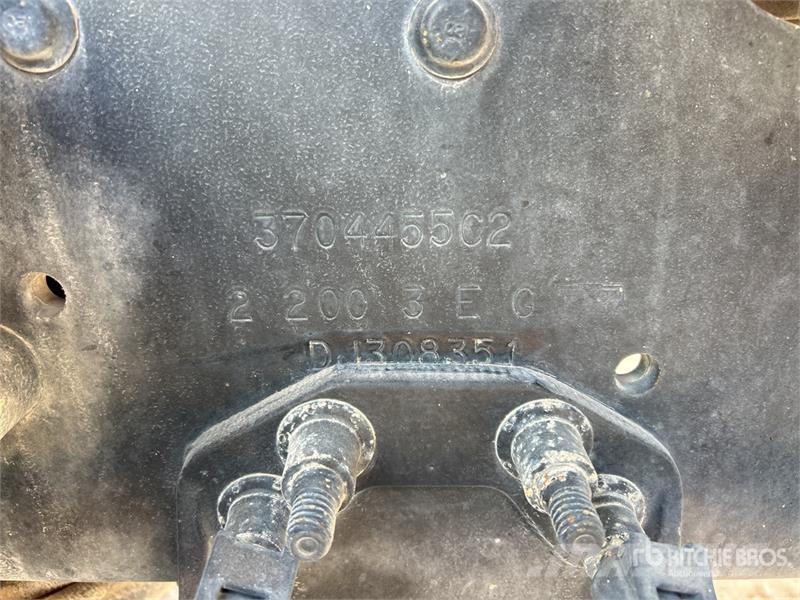 International 7600 Plošinové nákladné automobily/nákladné automobily so sklápacími bočnicami