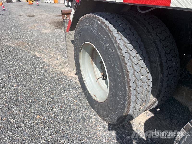 International 7600 Slamsugere