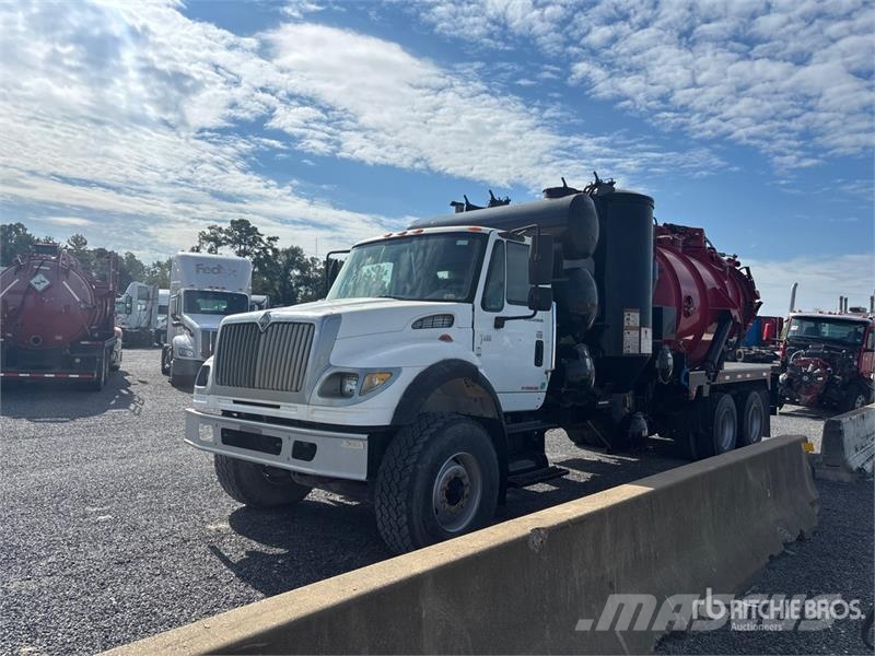 International 7600 شاحنات مزدوجة / خلخلة