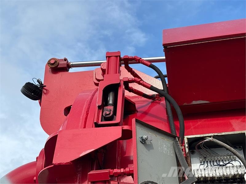 International 7600 Saug- und Druckwagen