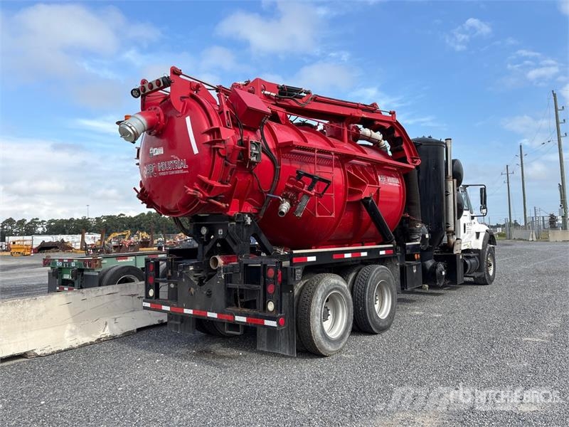 International 7600 Saug- und Druckwagen