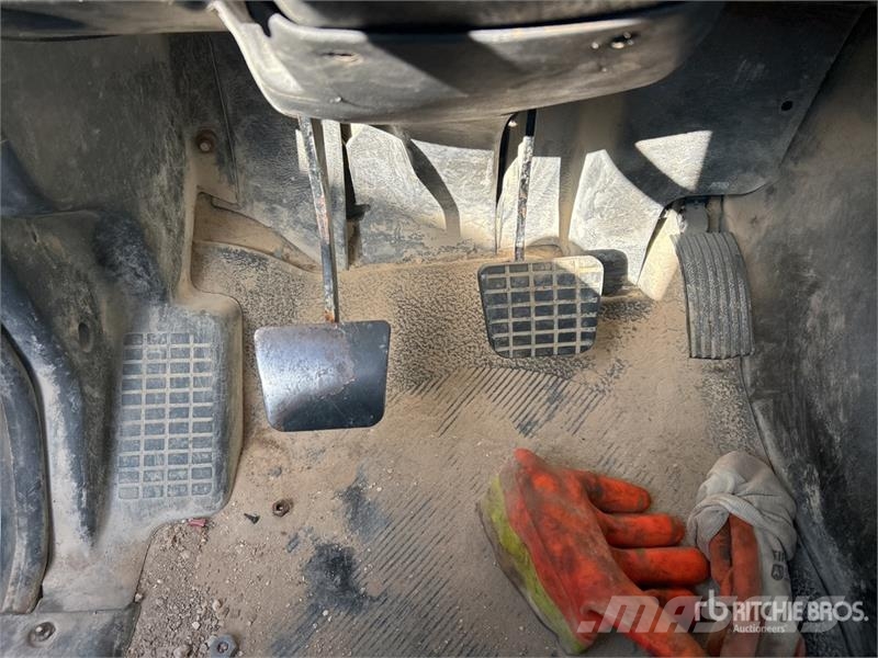 International 7600 Plošinové nákladné automobily/nákladné automobily so sklápacími bočnicami