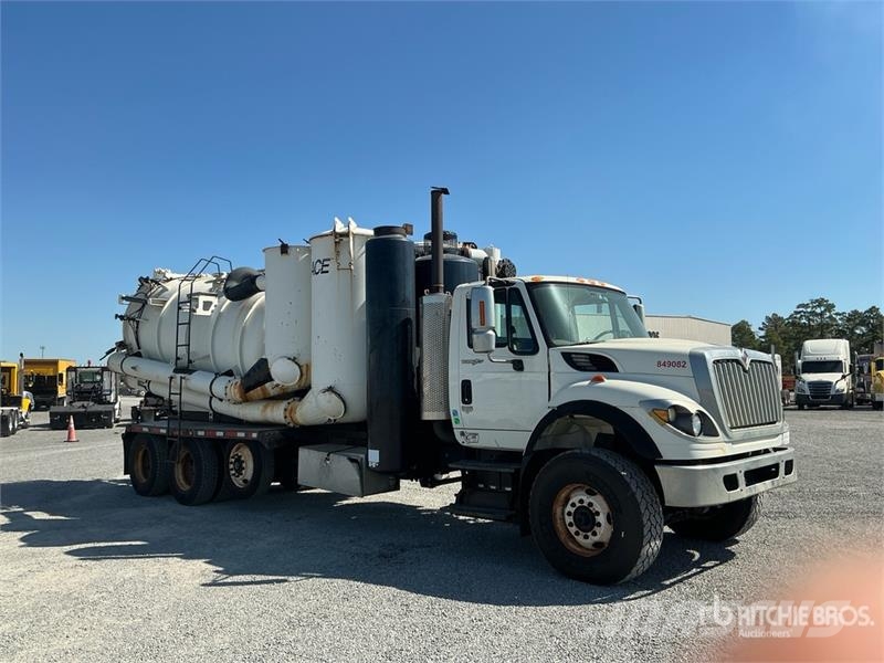 International 7600 Camion autospurgo