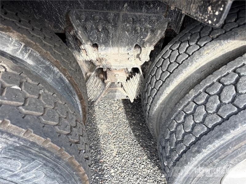 International 7600 Saug- und Druckwagen