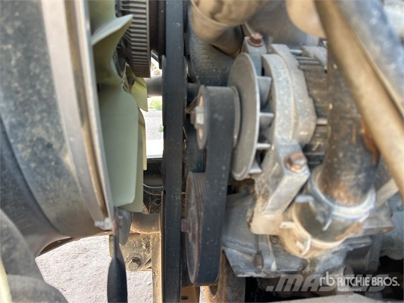International 7600 Plošinové nákladné automobily/nákladné automobily so sklápacími bočnicami