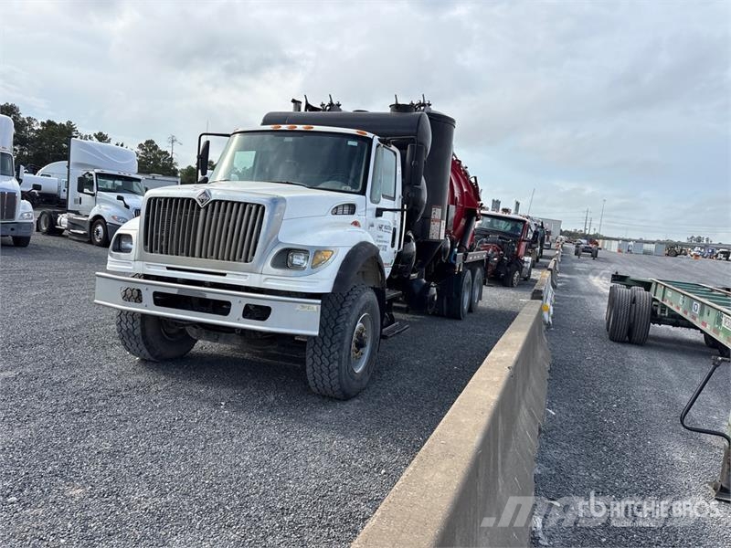 International 7600 Saug- und Druckwagen