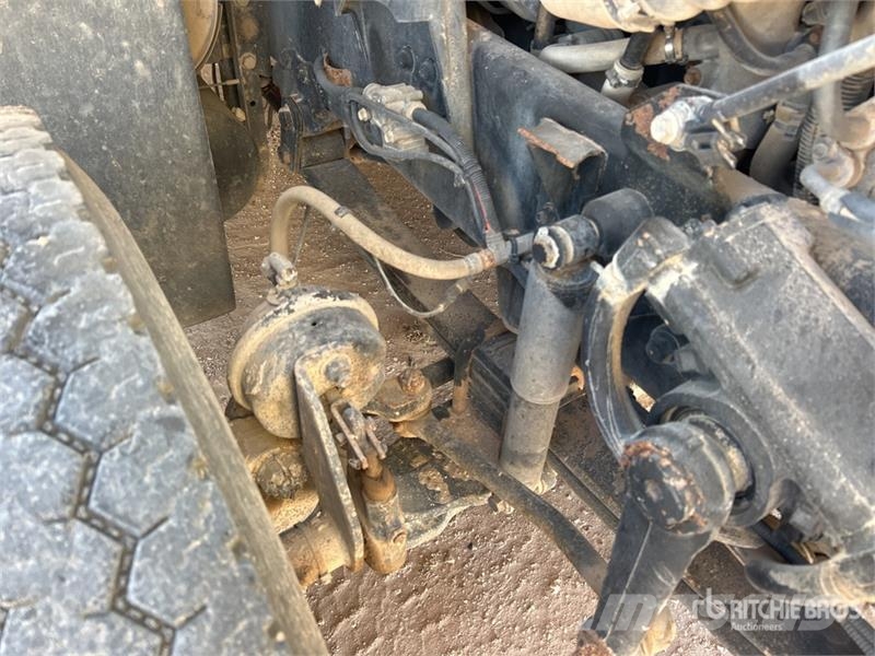 International 7600 Plošinové nákladné automobily/nákladné automobily so sklápacími bočnicami