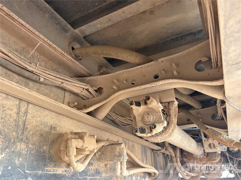 International 7600 Plošinové nákladné automobily/nákladné automobily so sklápacími bočnicami