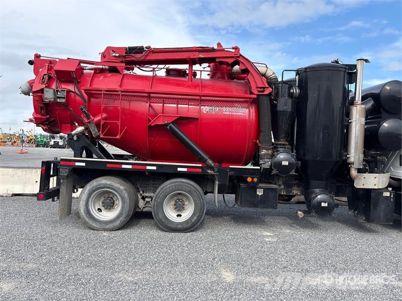 International 7600 Saug- und Druckwagen