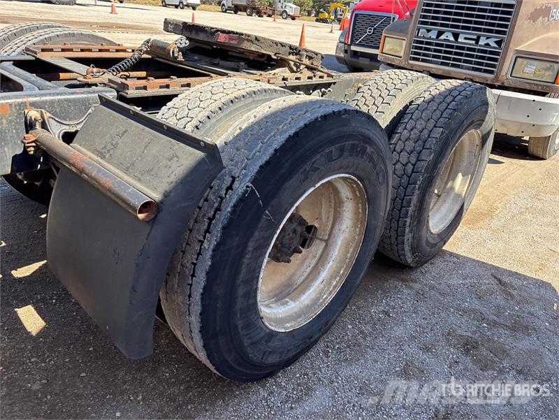 International 9100 Тягачі
