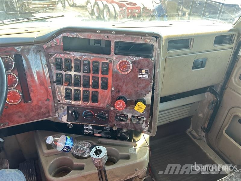 International 9400i 캐빈 및 인테리어