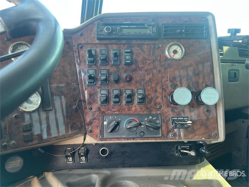 International 9900i Sattelzugmaschinen