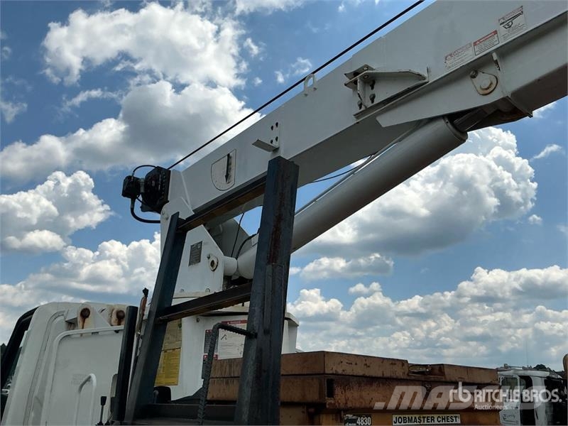 International AC18-70 36000 lb Straight Boom on International 75 Tovornjaki z žerjavom