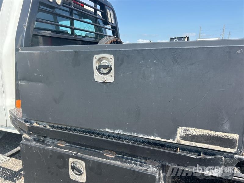 International CV515 4x4 Crew Cab Flatbed Truck Pritschenwagen/Pritschenwagen mit Seitenklappe