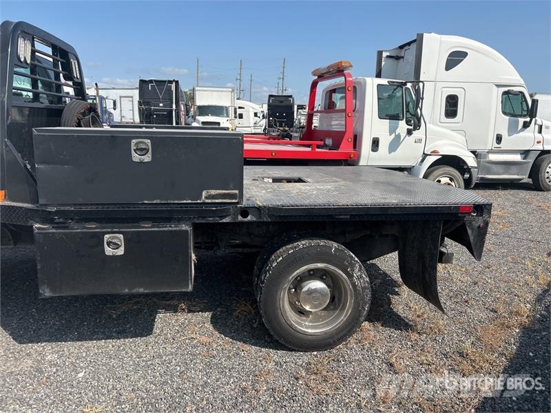International CV515 4x4 Crew Cab Flatbed Truck Pritschenwagen/Pritschenwagen mit Seitenklappe