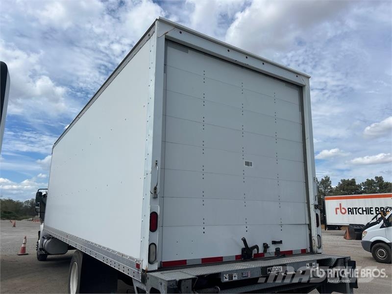 International Durastar 4300 Camiones con caja de remolque