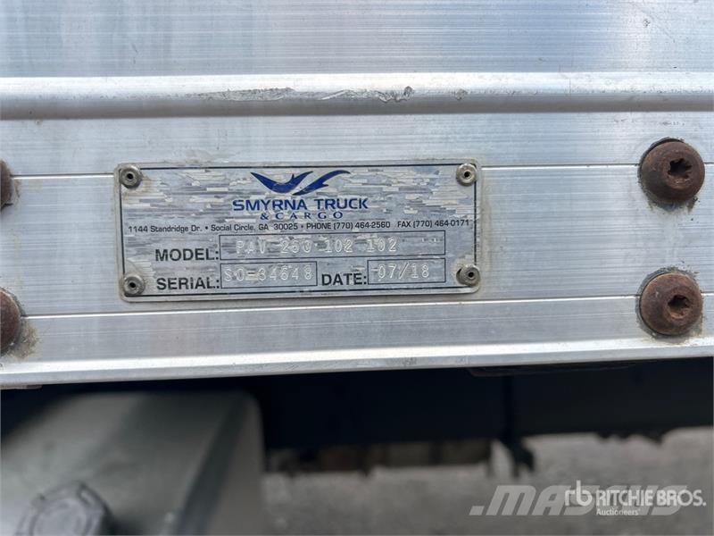 International Durastar 4300 Camiones con caja de remolque