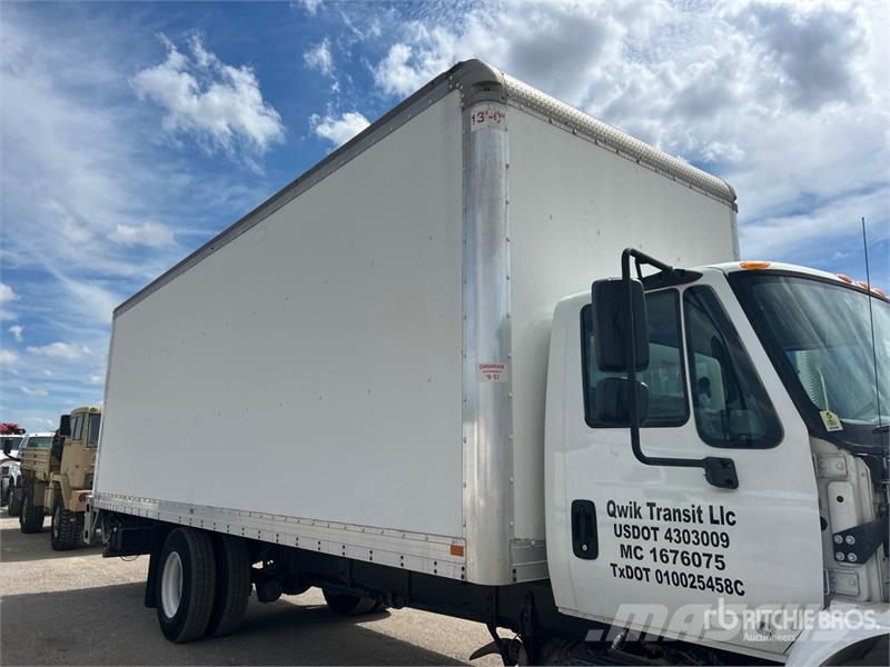 International Durastar 4300 Camiones con caja de remolque