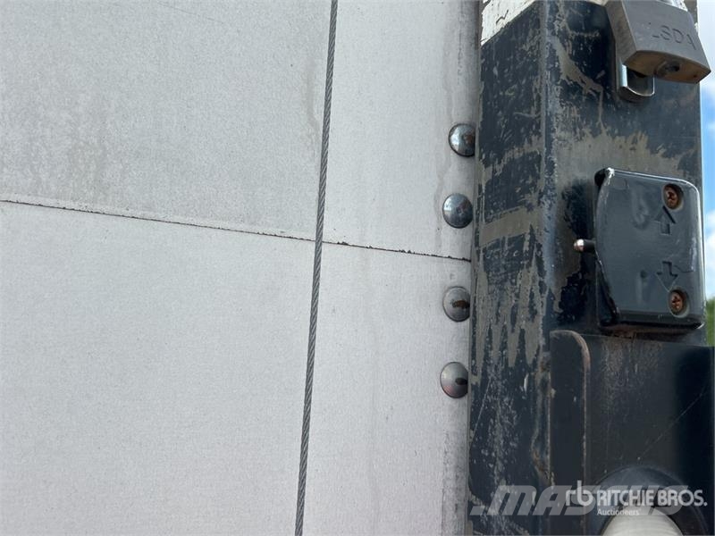 International Durastar 4300 شاحنات ذات هيكل صندوقي