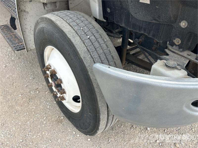 International Durastar 4300 Camiones con caja de remolque